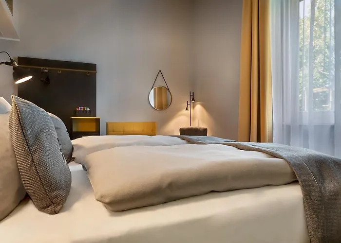 - The Niu, Fury Messe By Ihg 3*