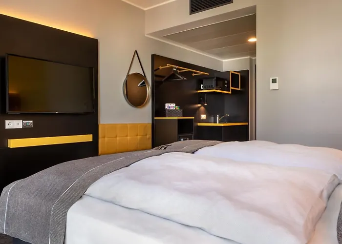 - The Niu, Fury Messe By Ihg 3*