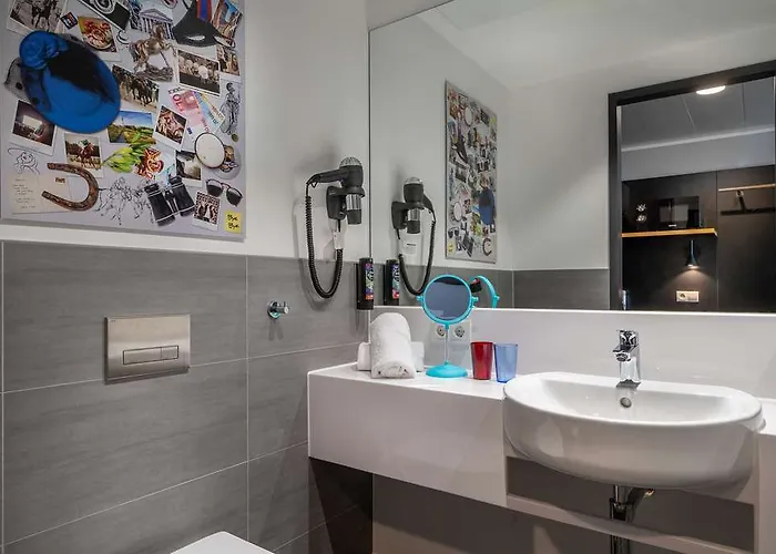 - The Niu, Fury Messe By Ihg