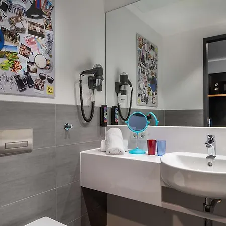 - The Niu, Fury Messe By Ihg